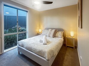 3 makuuhuonetta, silitysrauta/-lauta, internet