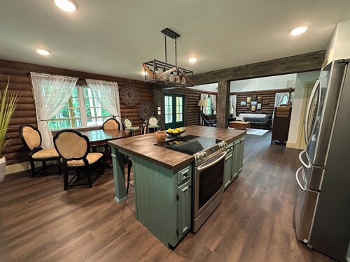 Charming 3-bedroom cabin with AC, WiFi in delightful Ashland City