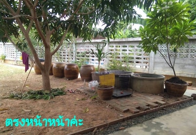 2-bedroom house in charming Tambon Dom with AC