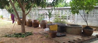 2-bedroom house in charming Tambon Dom with AC