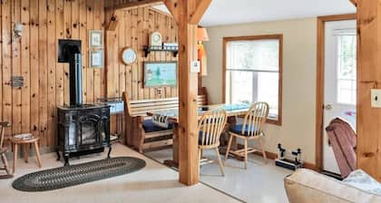 Oceanfront Cottage • Firepit + Beach • Near Acadia & Bar Harbor