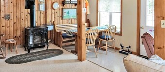 Oceanfront Cottage • Firepit + Beach • Near Acadia & Bar Harbor
