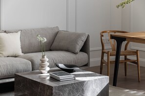 Living area - Premium Interior/ Waterfront View / Lagoon Access (Dubai)