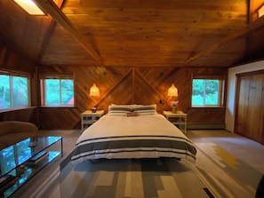 4 bedrooms, desk, travel cot, free WiFi