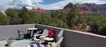 Red Rock Views, Central Location, Near Trails!