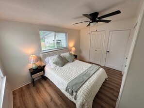 3 habitaciones, tabla de planchar con plancha, wifi y ropa de cama 
