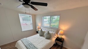 3 habitaciones, tabla de planchar con plancha, wifi y ropa de cama