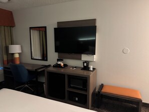 2 bedrooms, iron/ironing board, WiFi, bed sheets - Chic 2-bedroom hotel with AC, fitness room in fabulous Chandler (Chandler)