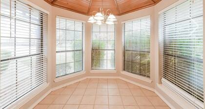 3-bedroom house in fantastic DeSoto with AC, WiFi