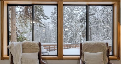 NEW Island Park Cabin w/ Trail Access & TRL Parking. 20 min to West Yellowstone