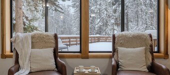 NEW Island Park Cabin w/ Trail Access & TRL Parking. 20 min to West Yellowstone