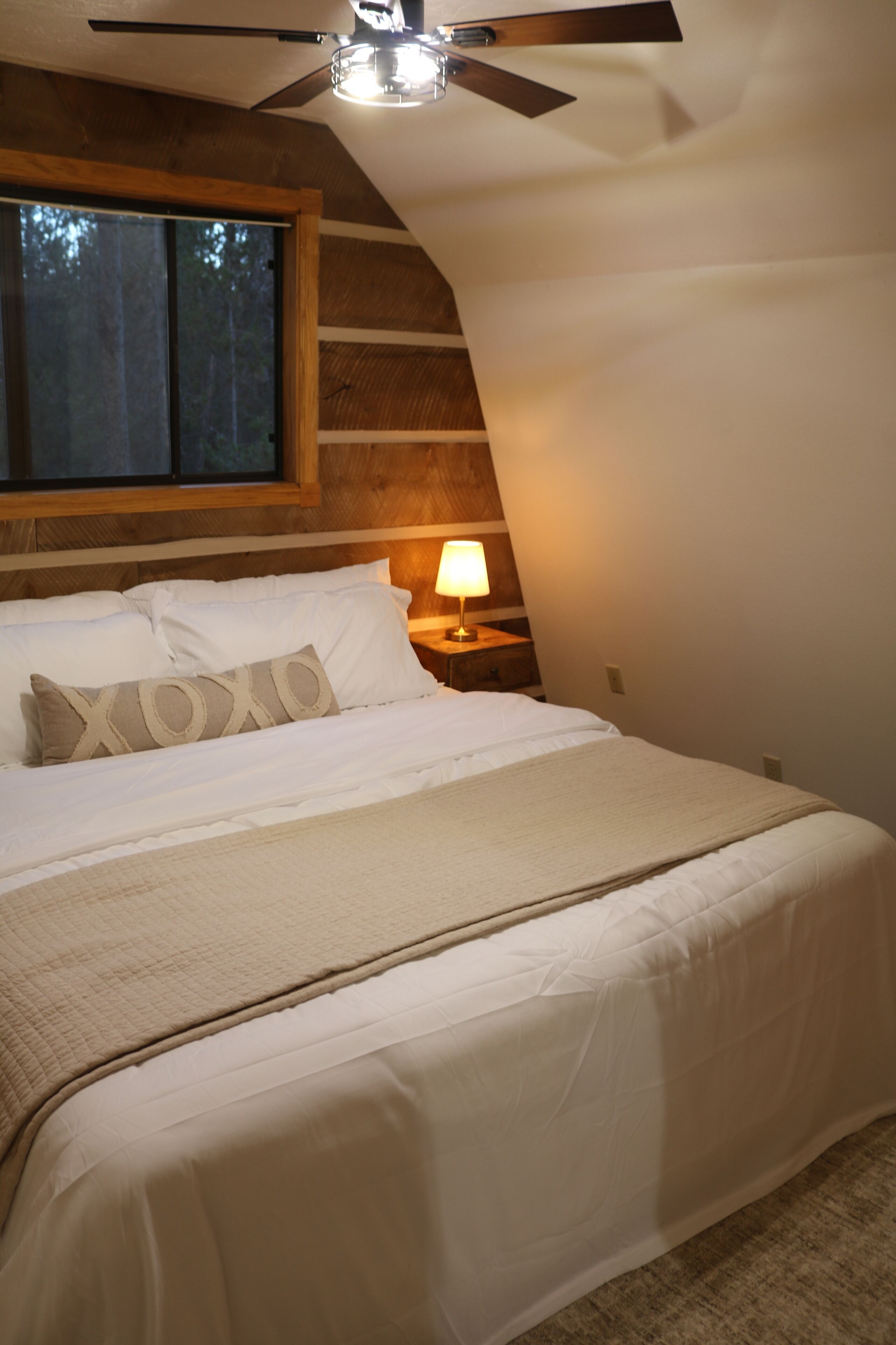 3 bedrooms, desk, iron/ironing board, travel crib