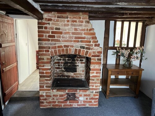 Harleston Norfolk/ Suffolk border Historic Cottage
