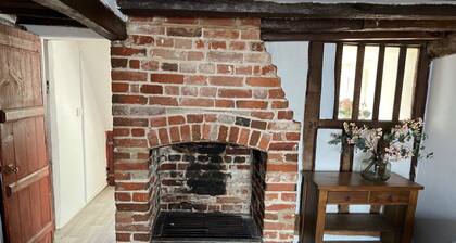 Harleston Norfolk/ Suffolk border Historic Cottage