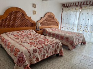 3 slaapkamers, een strijkplank/strijkijzer, wifi, beddengoed