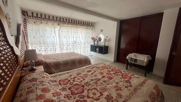 3 chambres, fer et planche à repasser, Wi-Fi, literie fournie