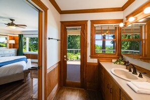 5 bedrooms, desk, WiFi