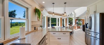 Evergreen View Retreat Sleeping up to 16