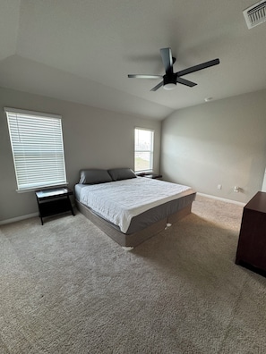 4 bedrooms, WiFi, bed sheets