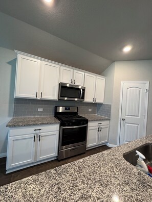 Private kitchen - Charming 4-bedroom house in delightful Manor with AC, WiFi (Manor)