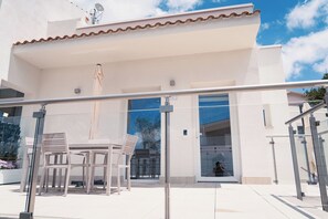 Outdoor dining - Pearl Apartment (Sicciarotta-calatubo)