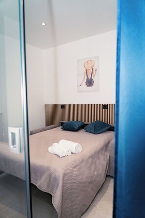 1 bedroom, WiFi, bed sheets