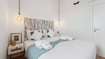 3 bedrooms, iron/ironing board, internet, bed sheets