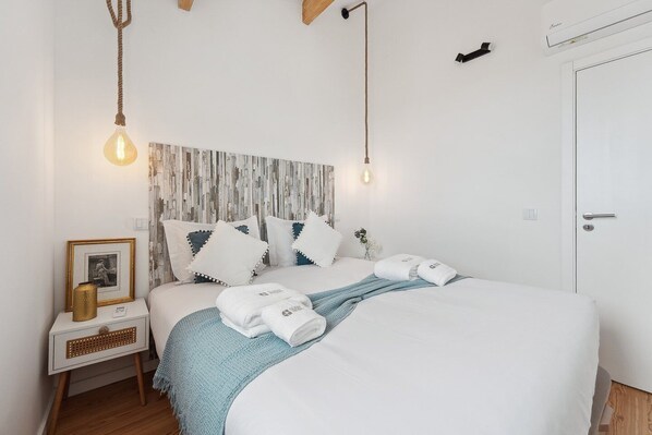 3 habitaciones, tabla de planchar con plancha, internet y ropa de cama 