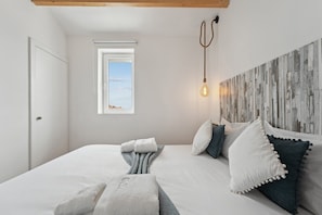 3 bedrooms, iron/ironing board, Internet, bed sheets