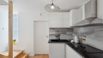 Fridge, microwave, oven, coffee/tea maker