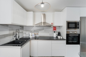 Fridge, microwave, oven, coffee/tea maker
