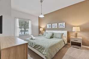 3 chambres, bureau, fer et planche à repasser, lit parapluie