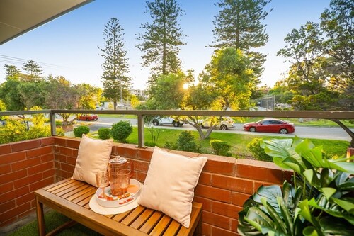 Cozy 1-Bed Apartment in Mosman Park with Ocean Views and Modern Décor