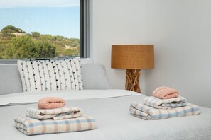 2 bedrooms, WiFi, bed sheets - Ocean Outlook; a stylish 2BR apartment with sweeping coastal views (Mosman Park)
