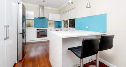 Coastal Hideaway; a cosy 3BR home ideal for relaxing retreats or family gatherings