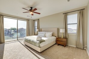 5 habitaciones, escritorio y tabla de planchar con plancha 