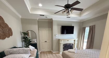 Spacious 4BR Oasis with private pool perfect for families & Groups