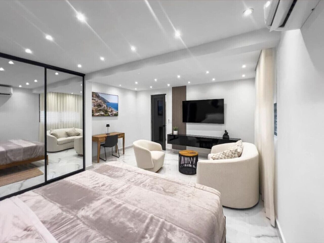 1 bedroom, desk, travel crib, free WiFi