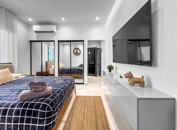 1 bedroom, desk, travel crib, free WiFi