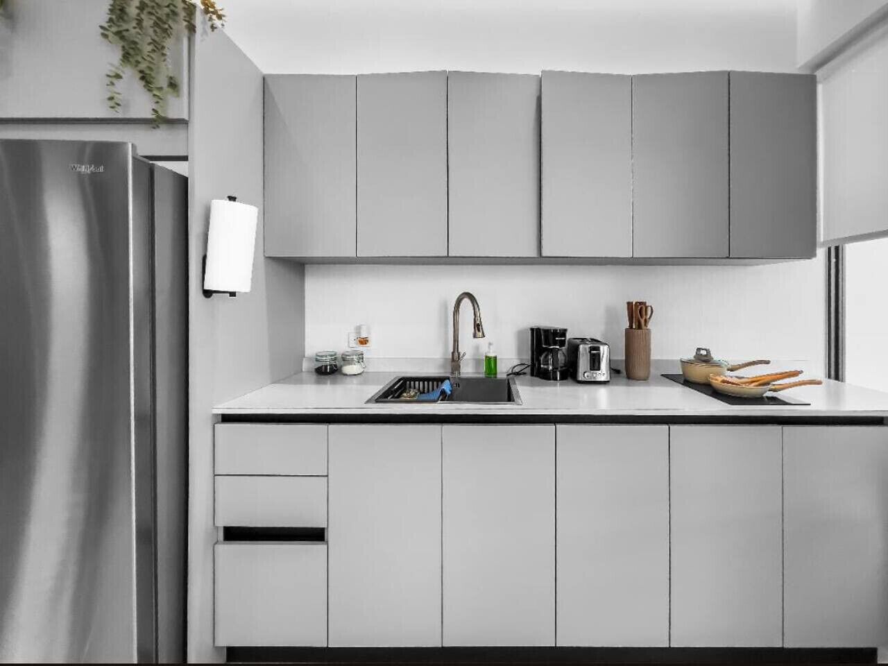 Fridge, microwave, stovetop, coffee/tea maker