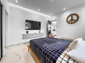 1 bedroom, desk, travel cot, free WiFi