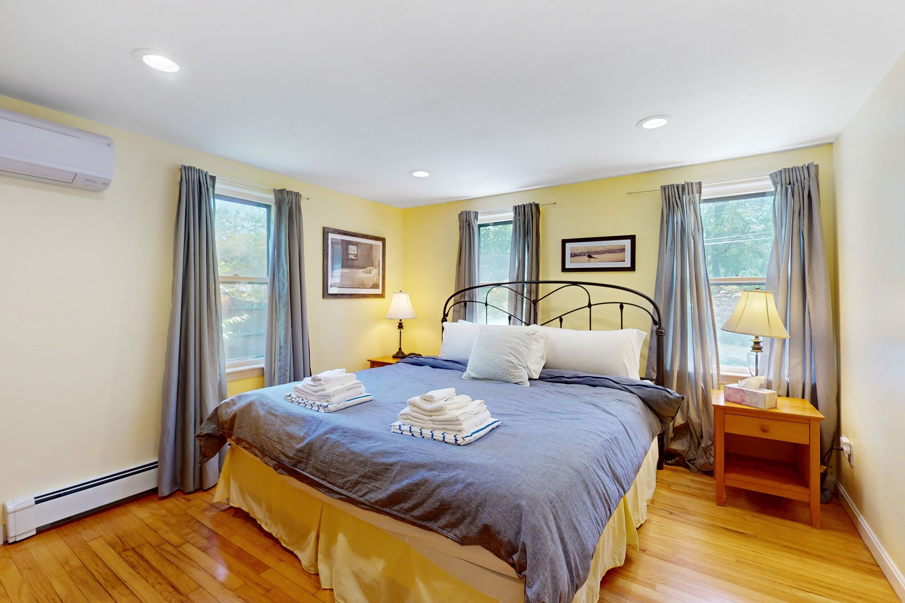 4 quartos, ferros/tábuas de passar roupa, acesso à internet