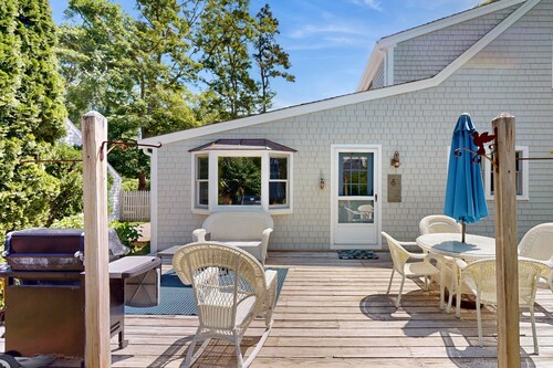 Cape Cod Getaway - near Seymour Pond and Rail Trail; Bay Beaches w/in a few mile