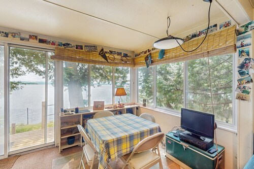 Dog-friendly, guest house on Lake Champlain, views, lakefront, bbq, deck, wifi