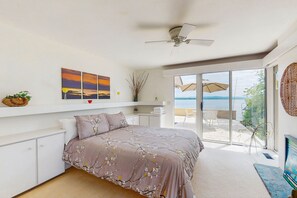 5 bedrooms, iron/ironing board, internet, bed sheets - Dog-friendly, house & guest house on Lake Champlain, views, lakefront, bbq (North Hero)