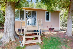 Exterior - Dog-friendly, house & guest house on Lake Champlain, views, lakefront, bbq (North Hero)