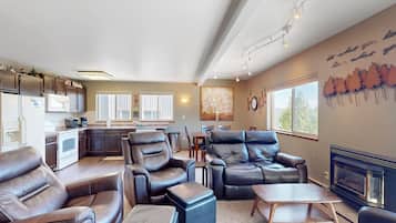 Televisión y chimenea