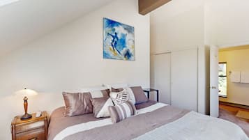 4 bedrooms, internet, bed sheets