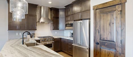 Refrigerador, microondas, horno, placa de cocina