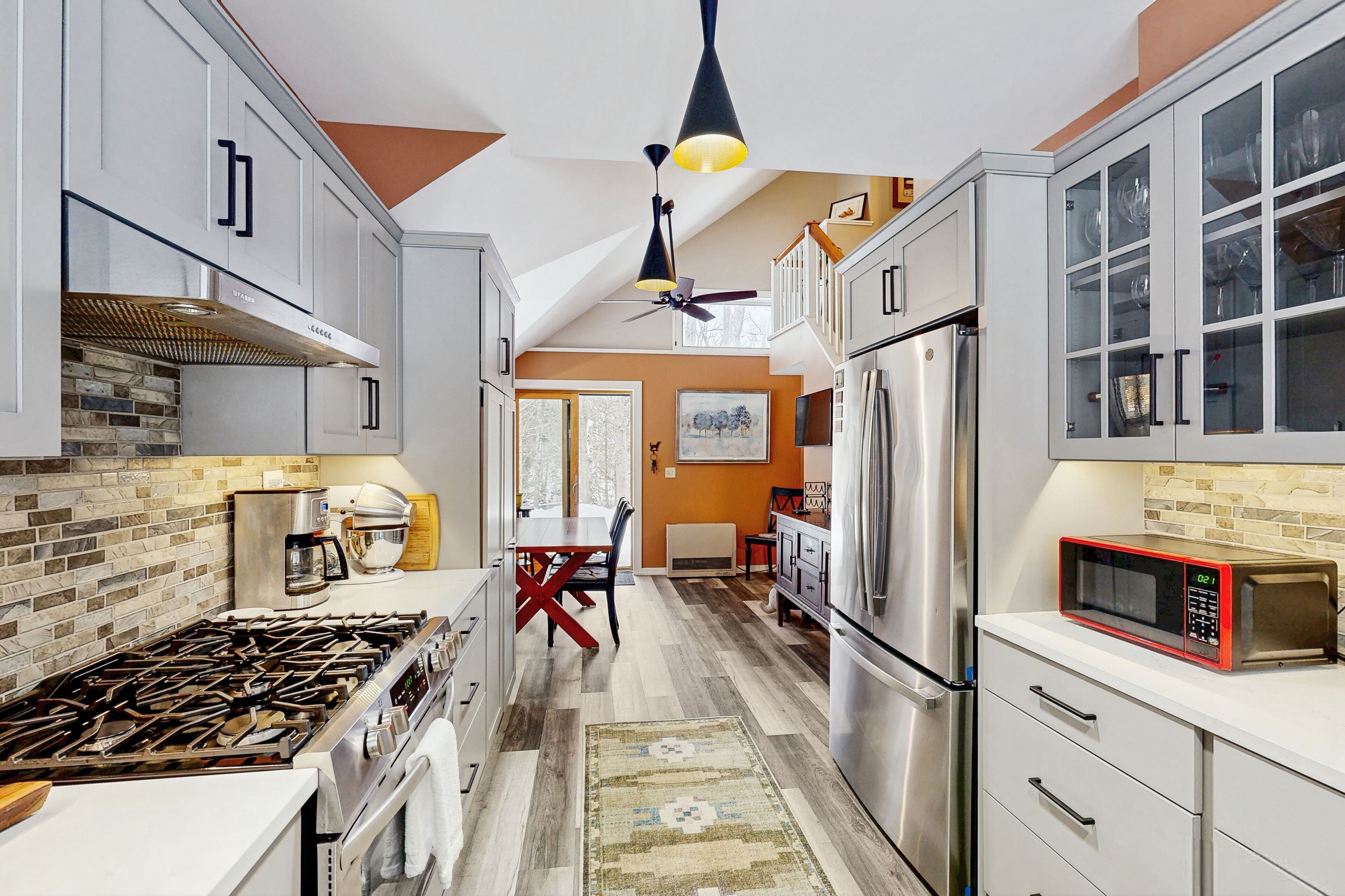 雪櫃、微波爐、焗爐、爐具